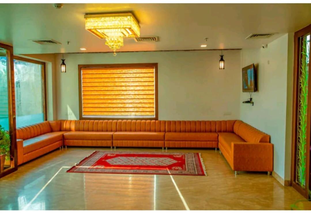 Grande By Goyal Hoteliers Hotel